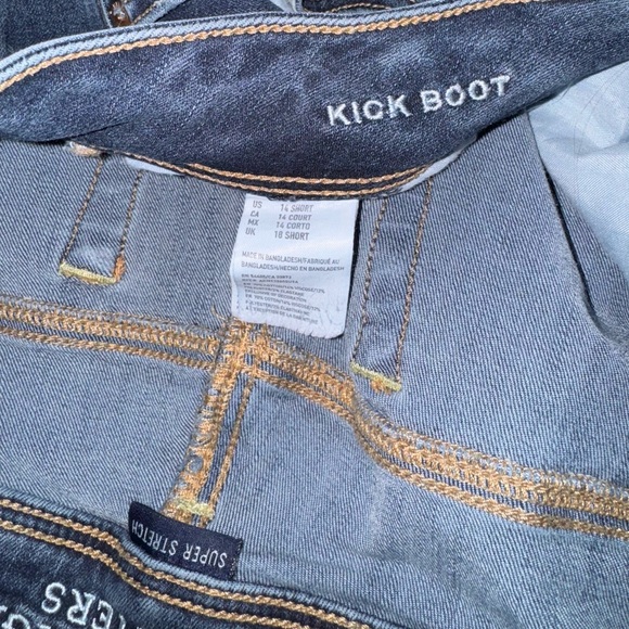 Like new 14short kick boot non distressed blue jeans - Picture 3 of 3